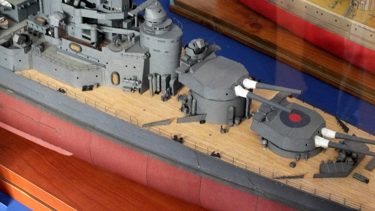 Z trudem zdobyty z__oty madal dla kol Andrzeja Jakulewicza za model HMS HOOD.jpg