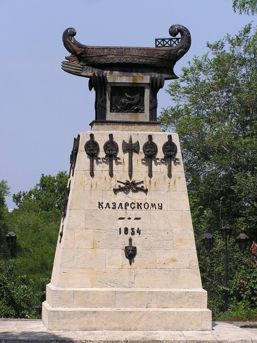 Памятник_Казарскому_1.jpg