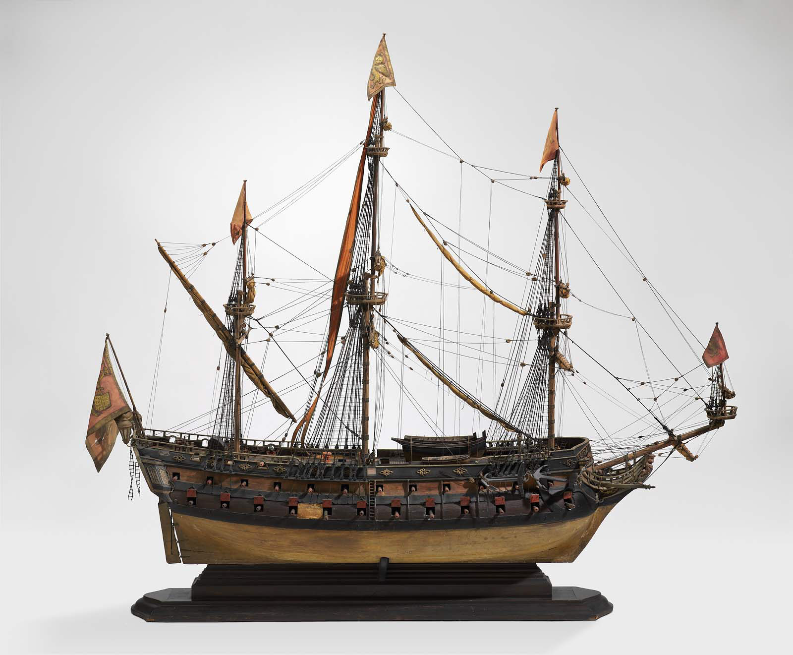 Ship of the line  La Fama early 18 century.jpg