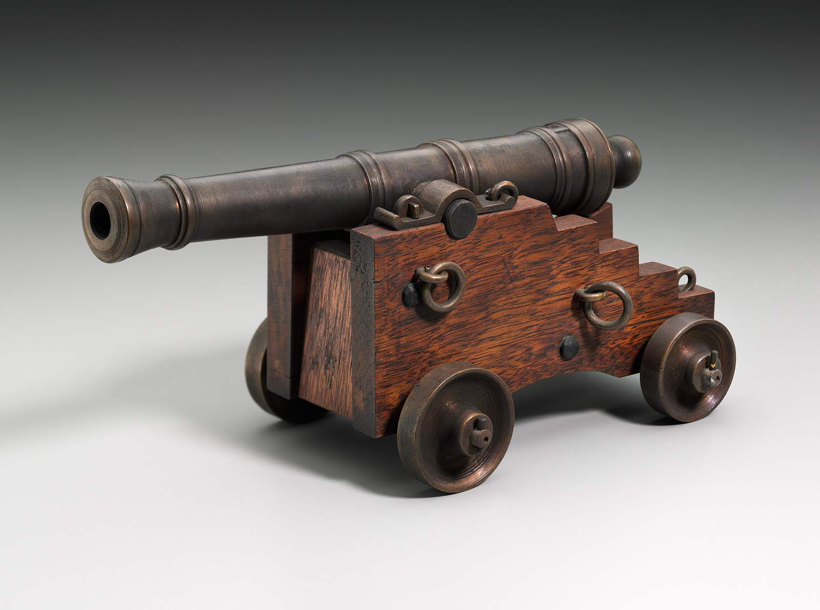 Miniature brass ships cannon about 1800...jpg