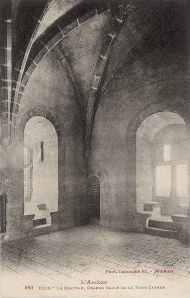 Foix-37-chateau-grande-salle-de-la-tour-carree-1900.jpg