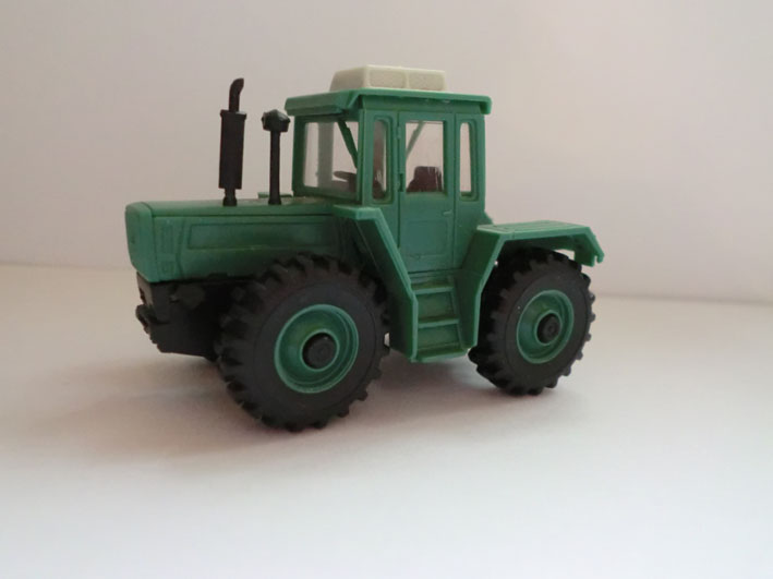 HO MB tractor.jpg