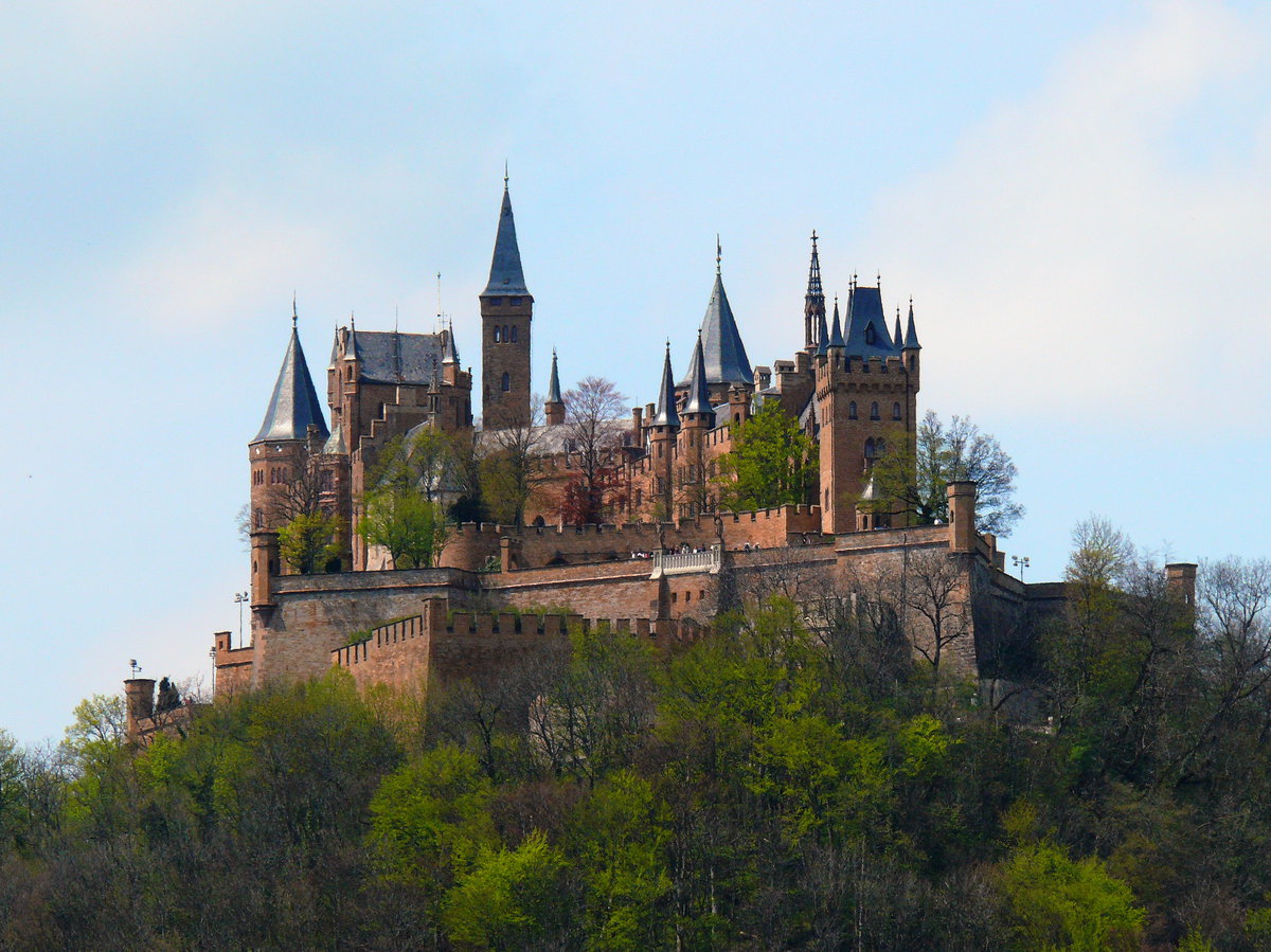 Burg_Hohenzollern_im_Blick_von_Mariazell.JPG