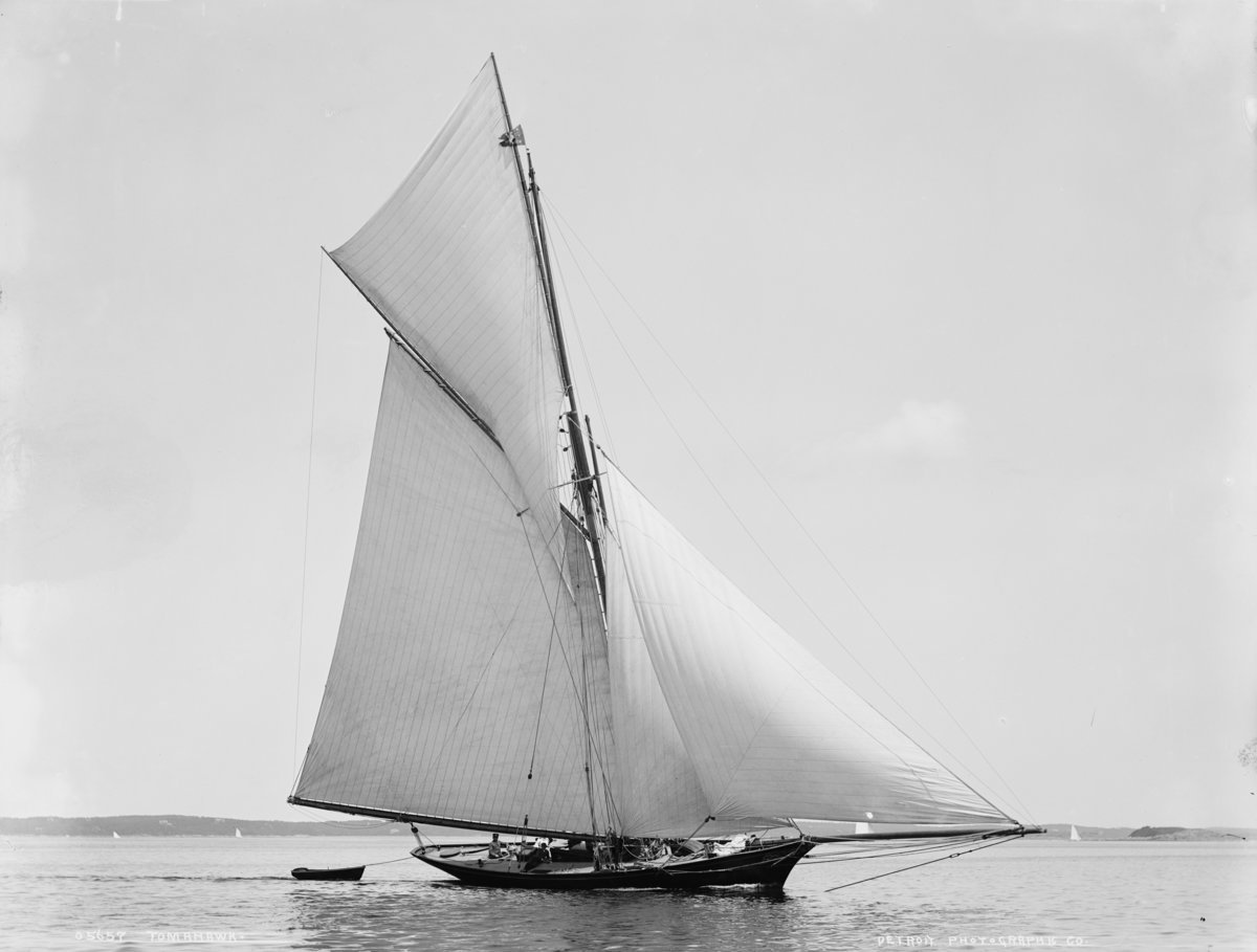 Edward_Dennison_Morgan's_steel_40ft_sloop_Tomahawk.jpg