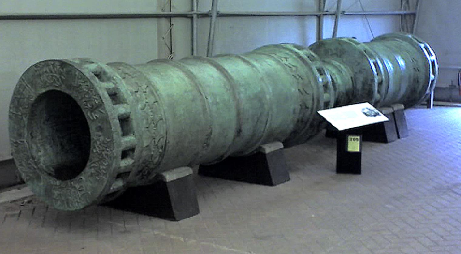 Дарданелльская Пушка — аналог «Базили́ки», отлитый в 1464 г. и ныне хранящийся в форте Нельсон.JPG