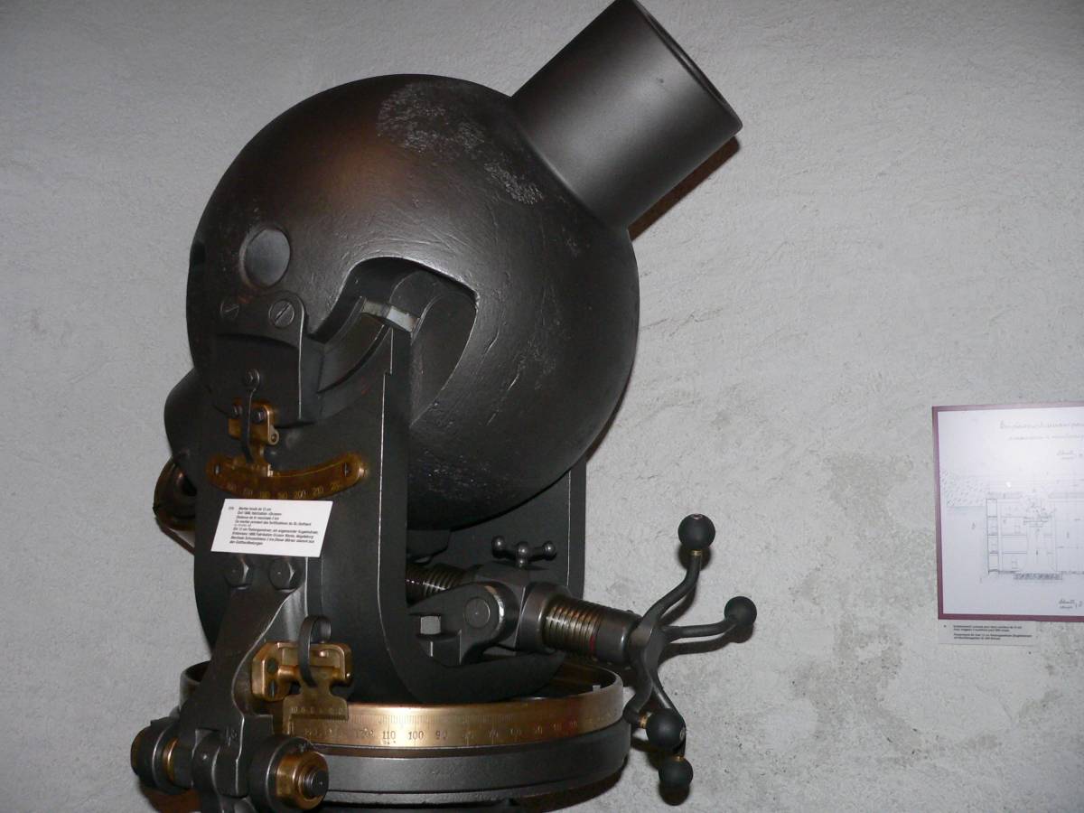 Старинная мортира в артиллерийском музее в Швейцарии.jpg