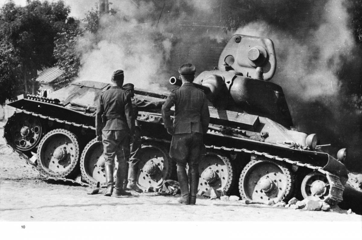 Танкові бої за Дубно (фотохроніка) T-34.jpg